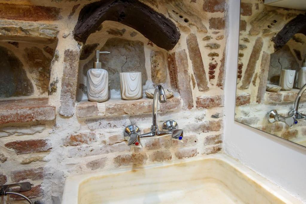 Lavrio Stone House 5 Min From The Centre/Port Apartment Bagian luar foto
