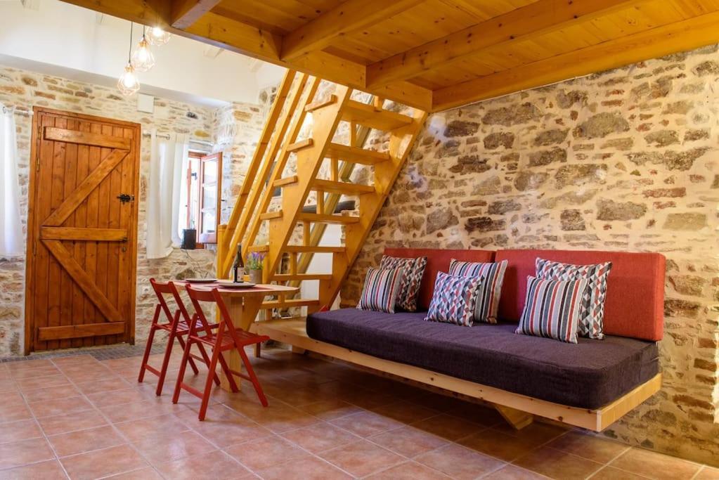 Lavrio Stone House 5 Min From The Centre/Port Apartment Bagian luar foto