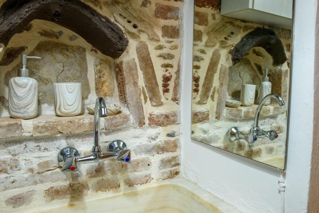 Lavrio Stone House 5 Min From The Centre/Port Apartment Bagian luar foto