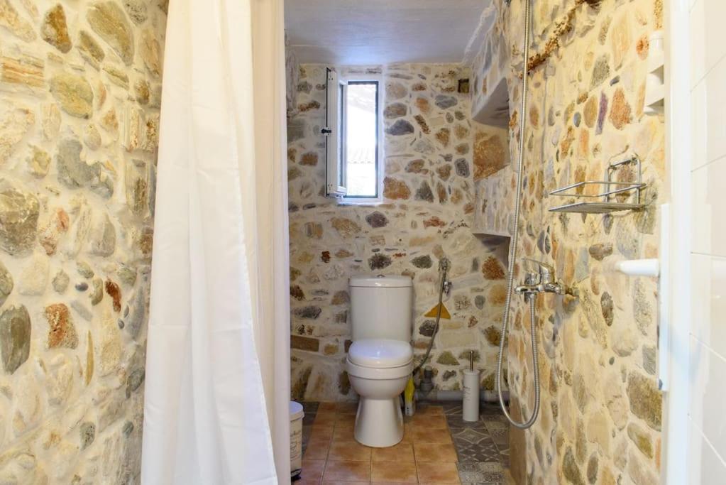 Lavrio Stone House 5 Min From The Centre/Port Apartment Bagian luar foto